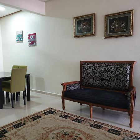 Auni & Auji Homestay Kemaman Chukai Buitenkant foto