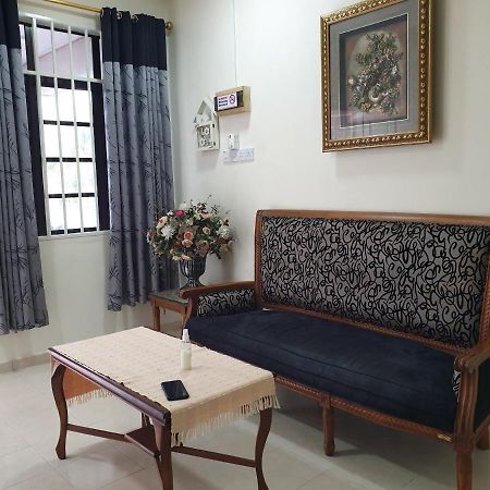 Auni & Auji Homestay Kemaman Chukai Buitenkant foto