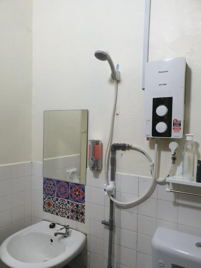 Auni & Auji Homestay Kemaman Chukai Buitenkant foto