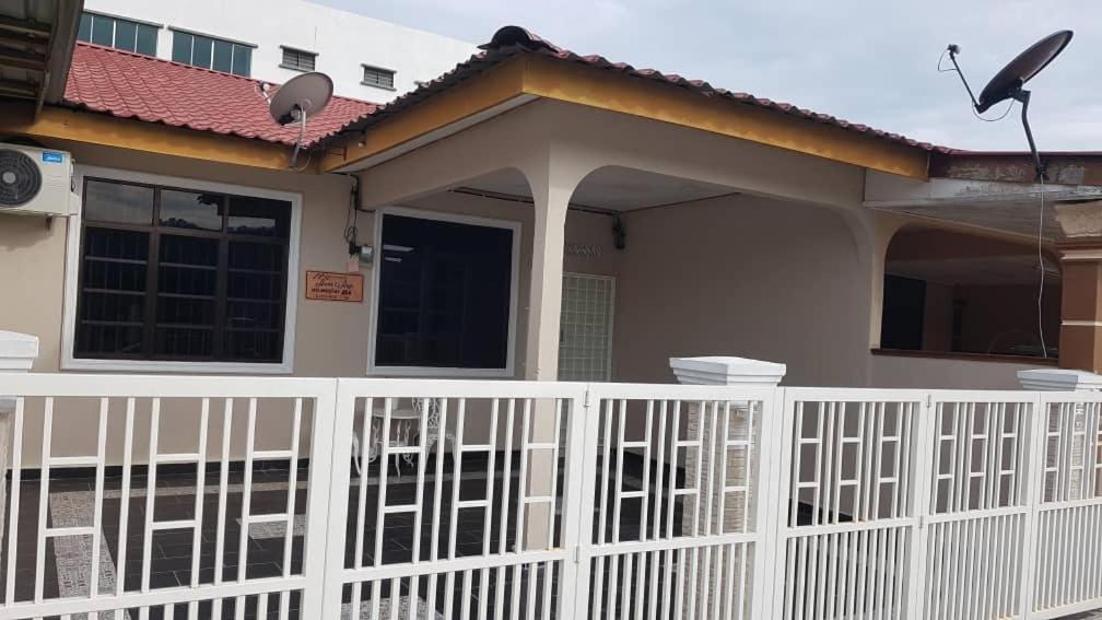 Auni & Auji Homestay Kemaman Chukai Buitenkant foto