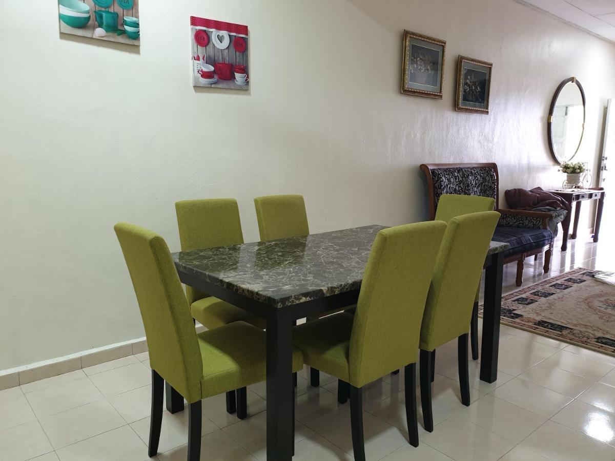 Auni & Auji Homestay Kemaman Chukai Buitenkant foto