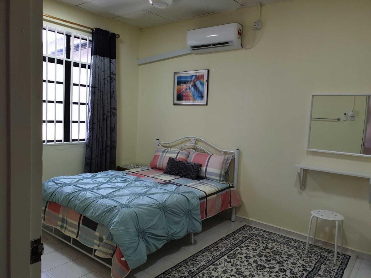 Auni & Auji Homestay Kemaman Chukai Buitenkant foto