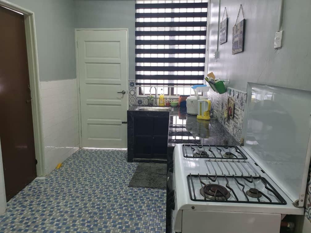 Auni & Auji Homestay Kemaman Chukai Buitenkant foto