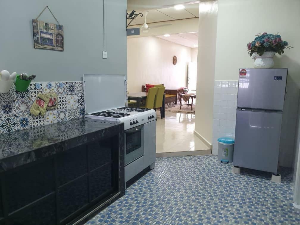 Auni & Auji Homestay Kemaman Chukai Buitenkant foto