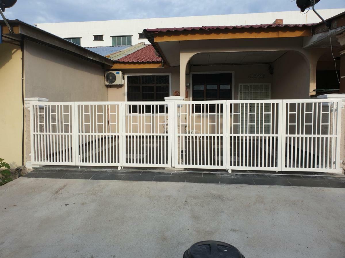Auni & Auji Homestay Kemaman Chukai Buitenkant foto