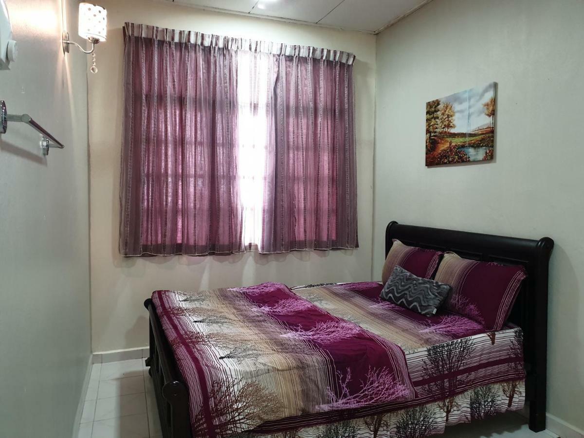 Auni & Auji Homestay Kemaman Chukai Buitenkant foto